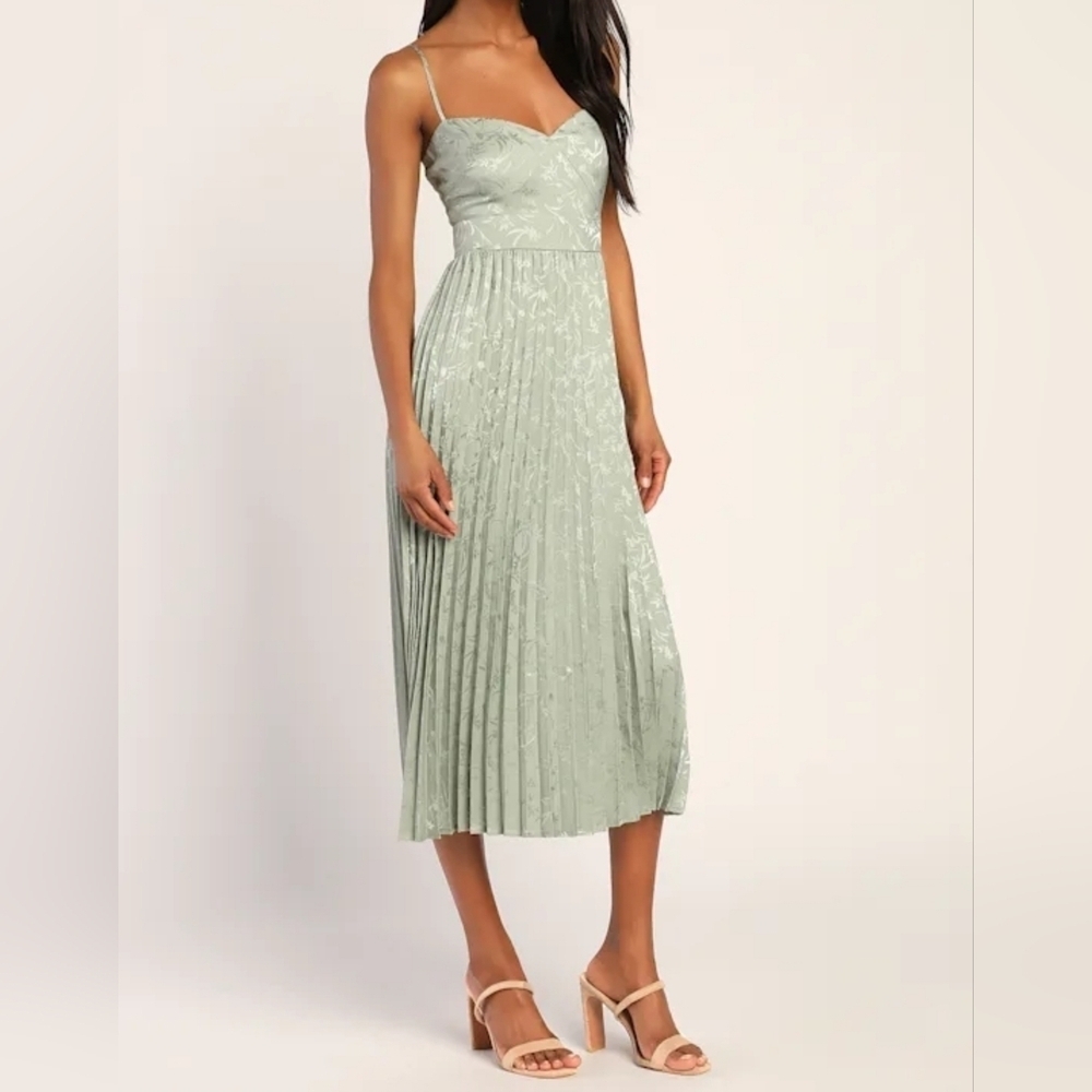Lulus Regal Romance Sage Floral Jacquard Pleated Satin Midi Dress, Size Large